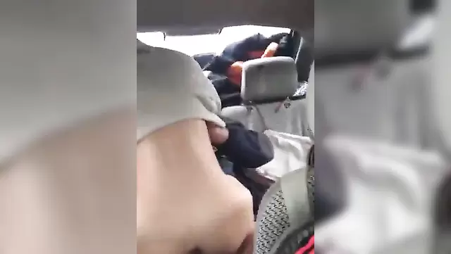 Частный секс в машине с якуткой